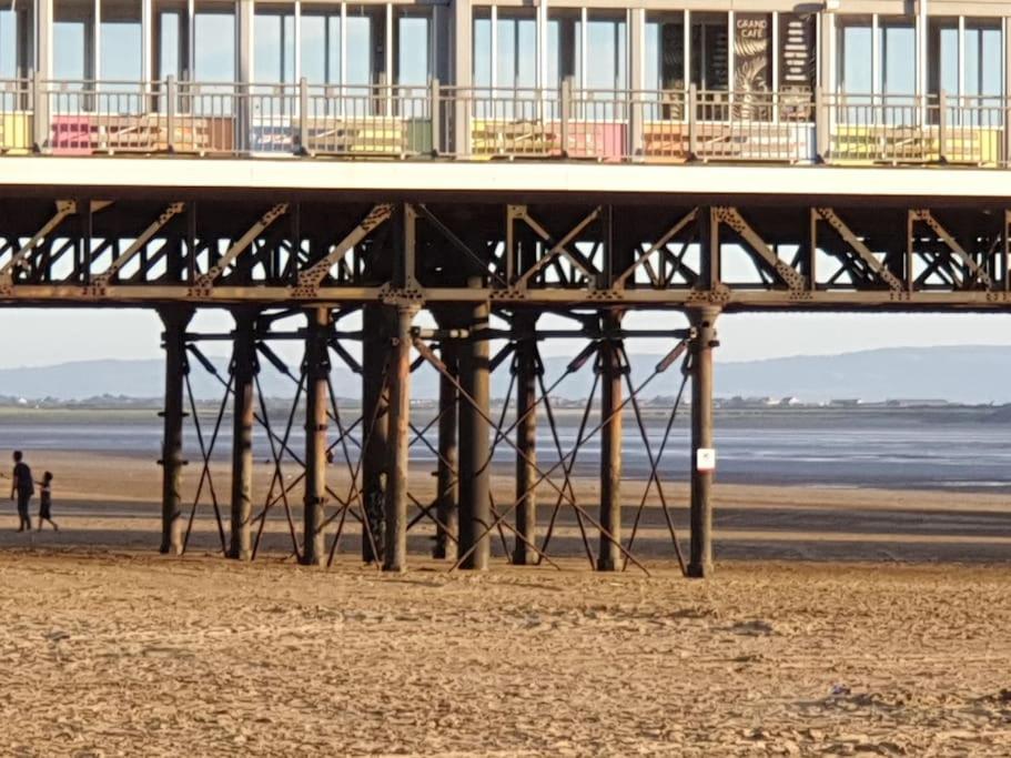 Modern Apartment With Stunning Sea View Weston-super-Mare Exterior foto